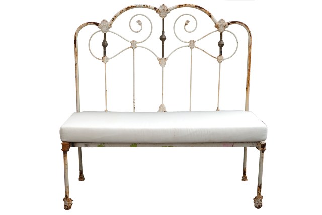 blog.23-b_bench-made-of-iron-bed